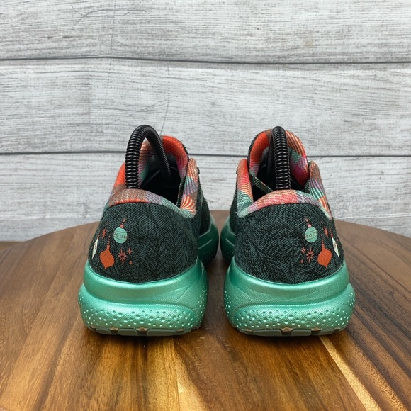 Brooks Ghost 16 Run Merry Christmas Green Running Shoe 1204071B389 Women’s 6.5 - Picture 6 of 13